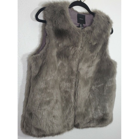 Silver Gray Faux Fur Vest Fully Lined Cozy Layering Piece Front Pockets Size L - Picture 2 of 9